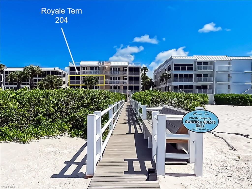 A private boardwalk to the beach is located at the rear of Royale Tern