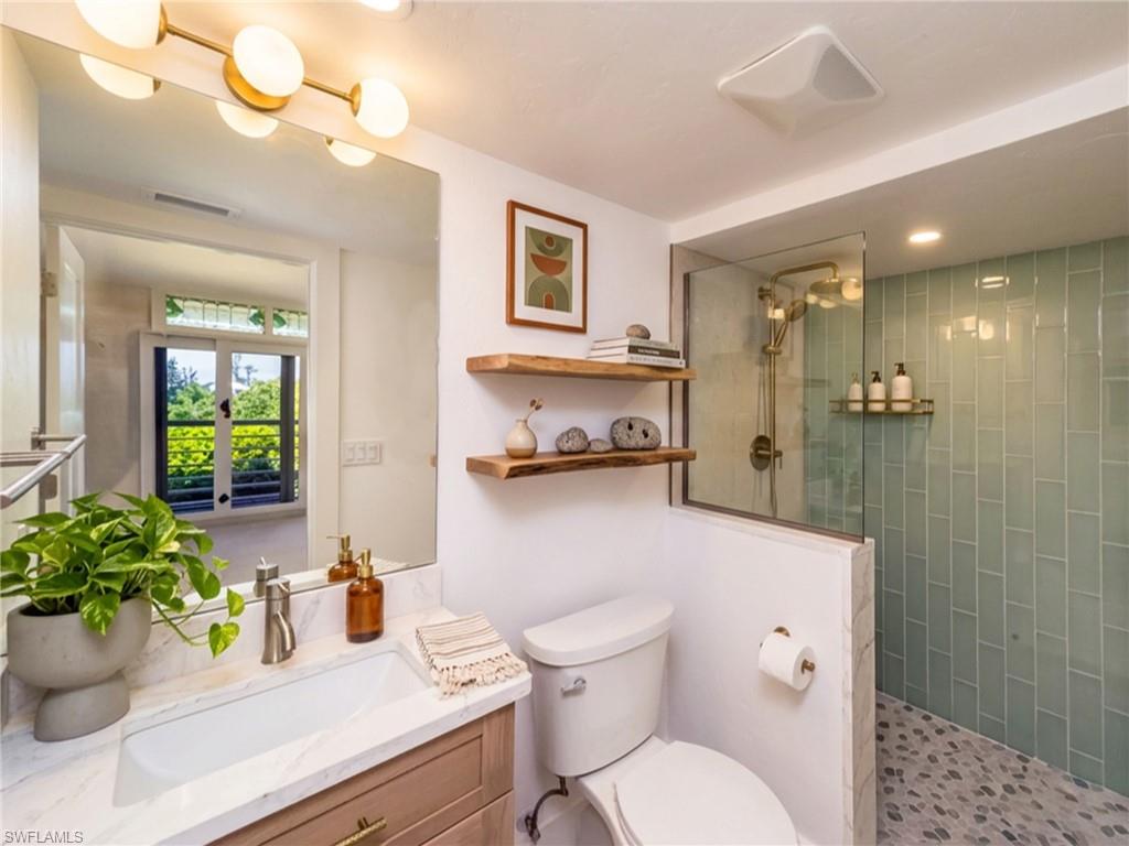 Guest bathroom 1 - virtually staged