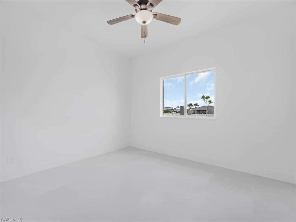 Empty room with a ceiling fan