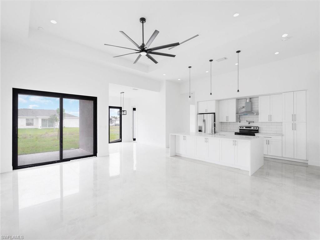 305 Diplomat PKWY E