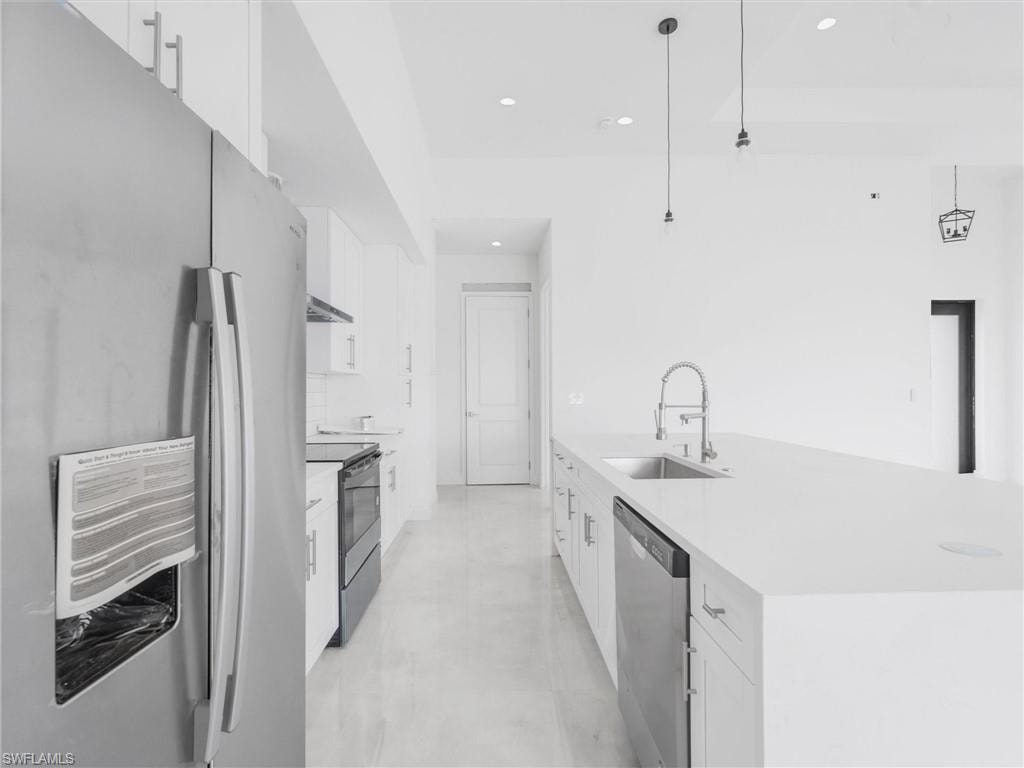 305 Diplomat PKWY E photo 19