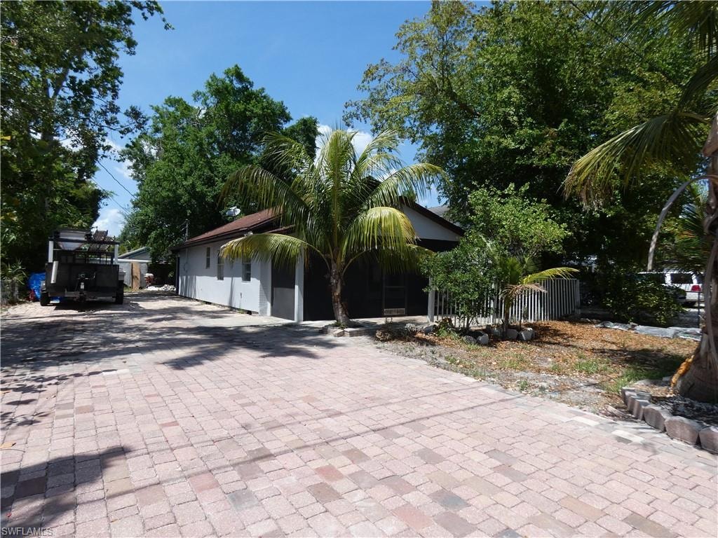 View of front of house with decorative driveway