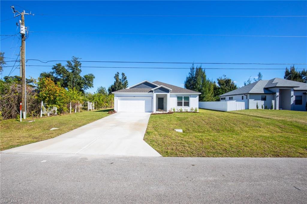 Ranch-style house with driveway and an attached garage