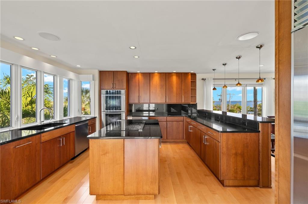 1581 San Carlos Bay DR