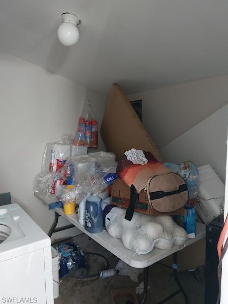 Laundry room with washer / dryer