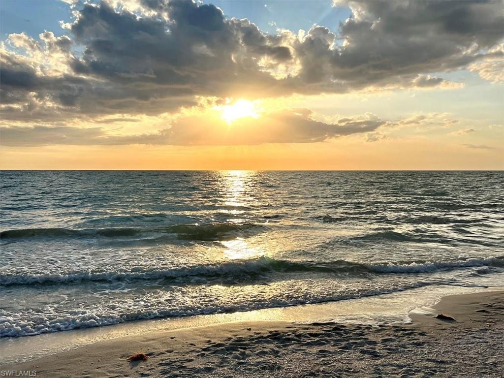 10 minutes to Naples Beach Sunsets