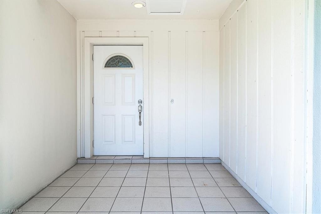 Large Screened in Front Entry