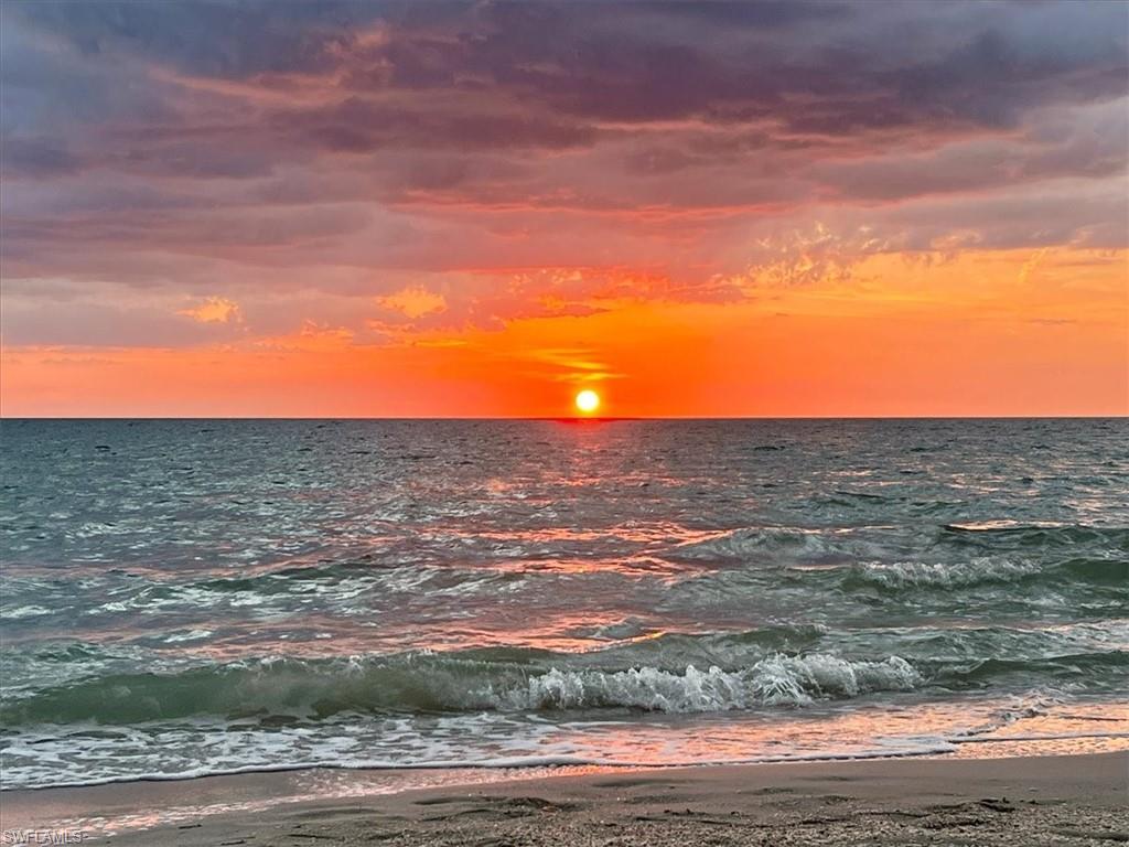 10 minutes to Naples Beach Gorgeous Sunsets