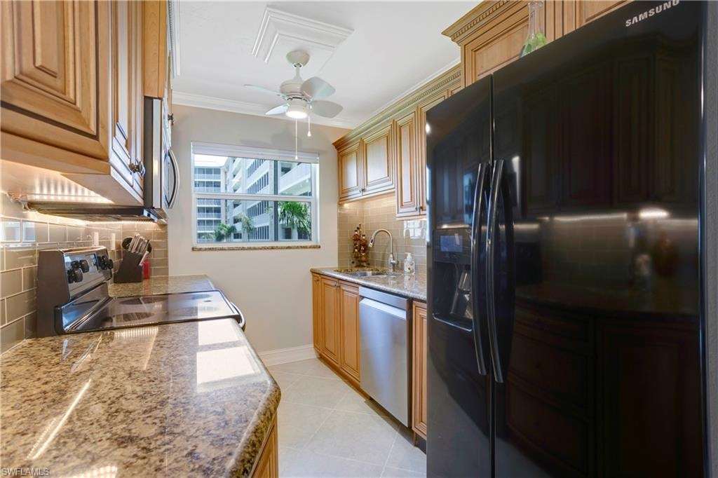 Lighting above and below cabinets