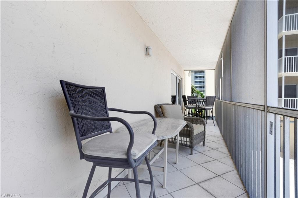 Side balcony