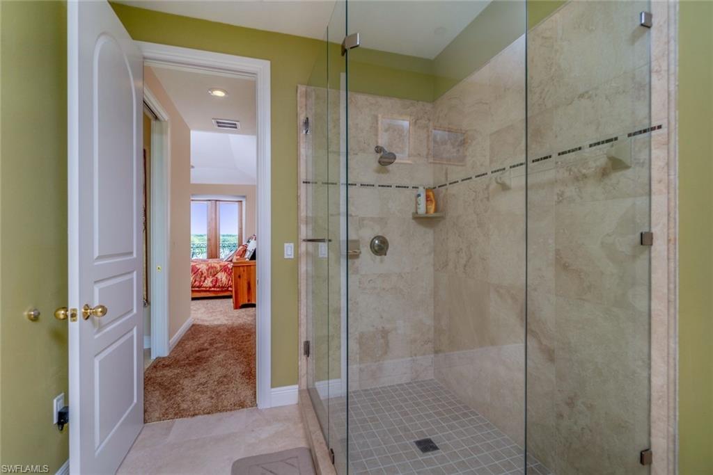 Junior suite upstairs shower