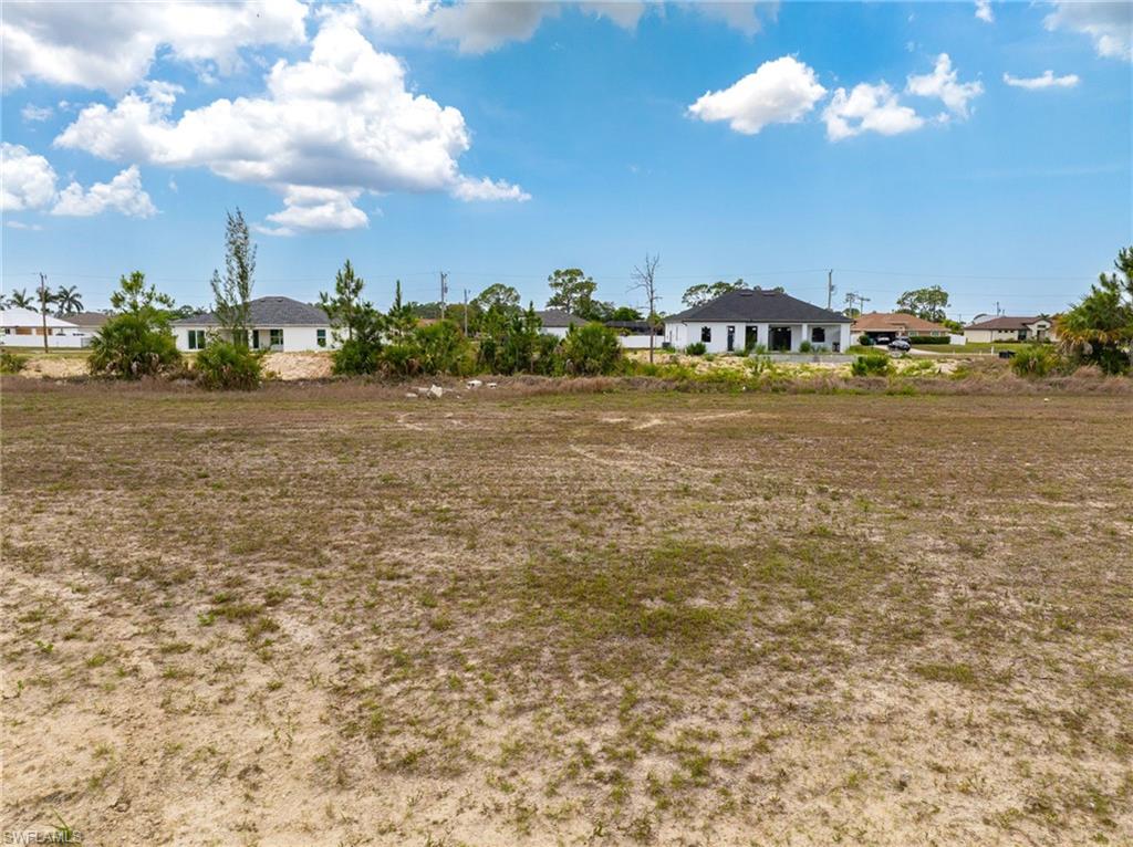 View of yard with a residential view