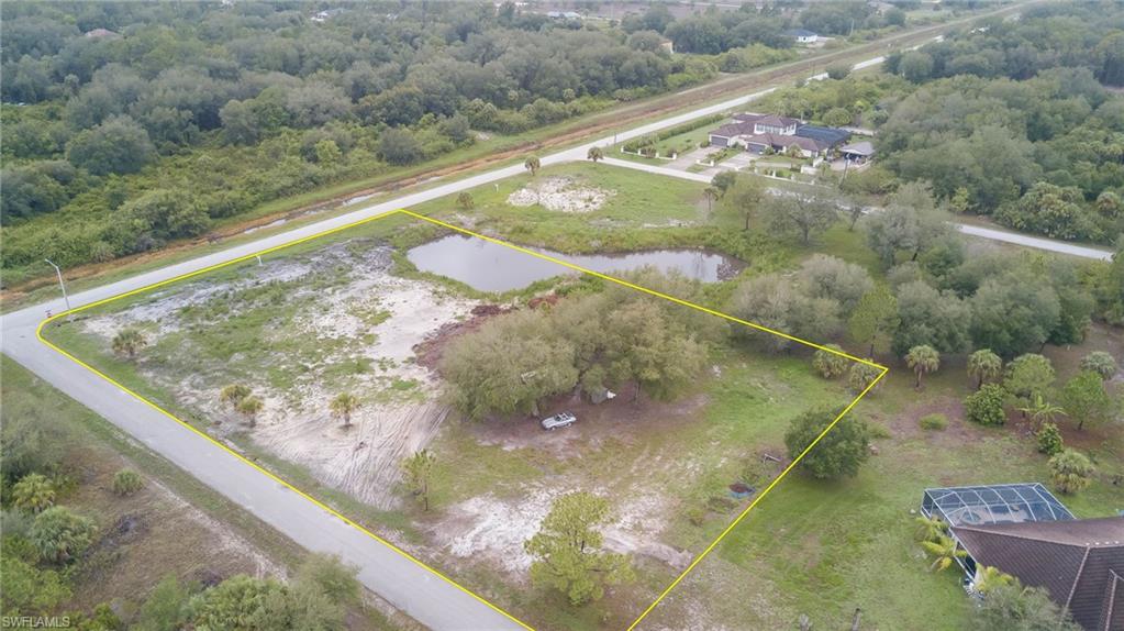 Aerial overview of property's location featuring property boundaries highlighted and a large body of water