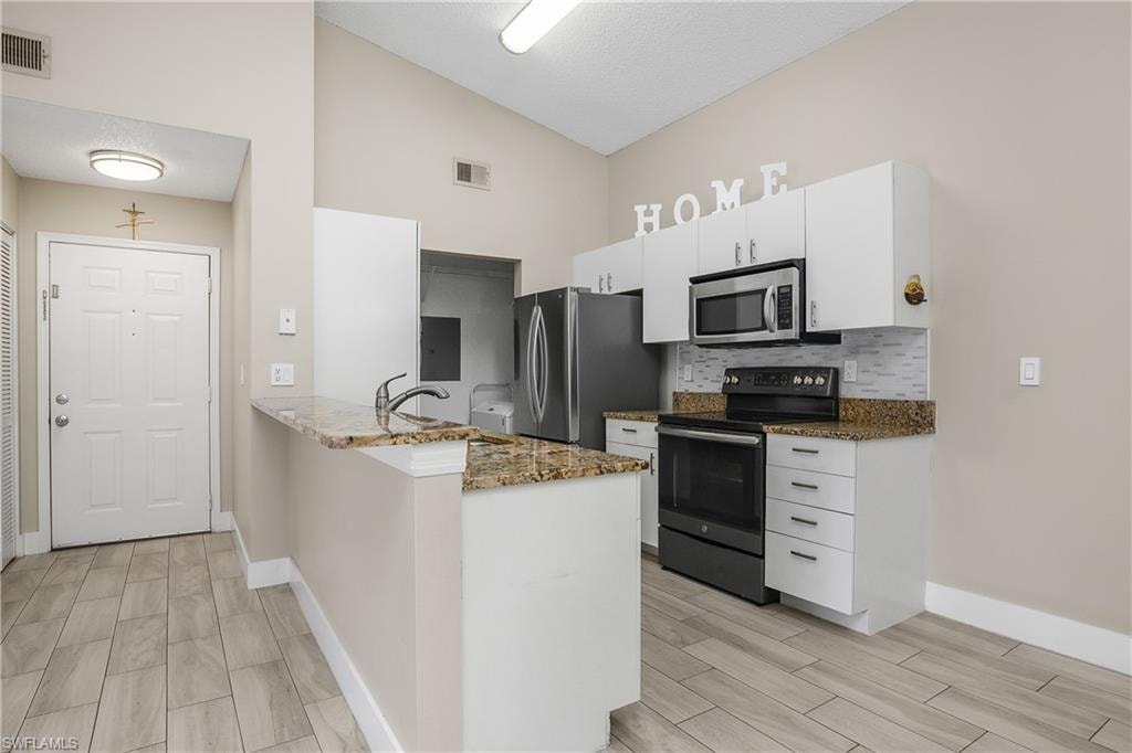 Kitchen with Granite Countertops & Stainless Steel Appliances