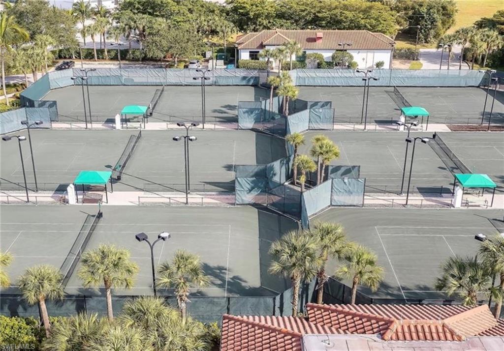 Har-Tru tennis courts with on-site pro