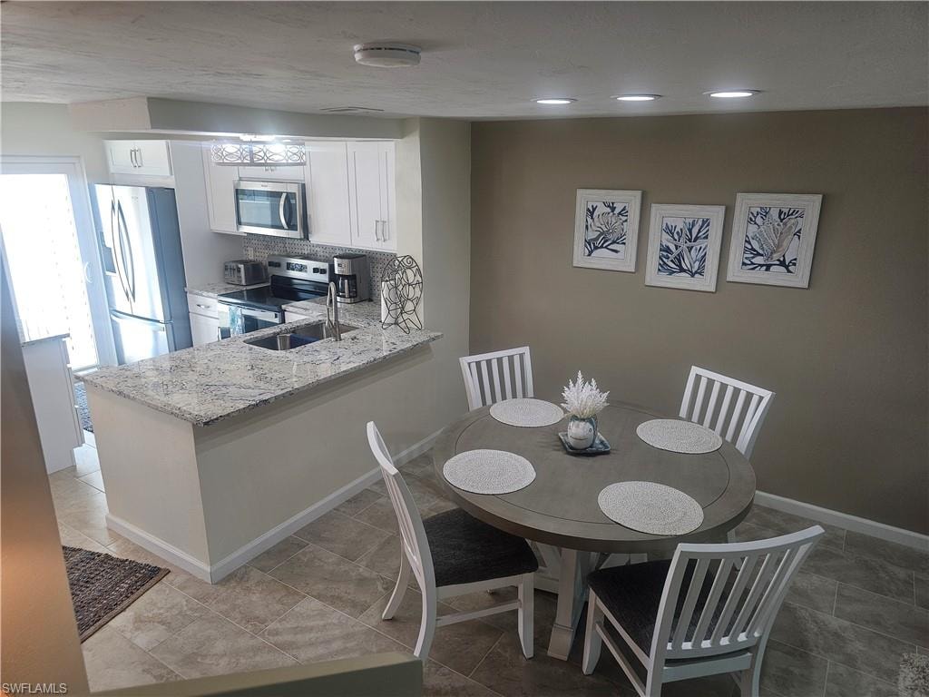 Dining room with baseboards and recessed lighting
