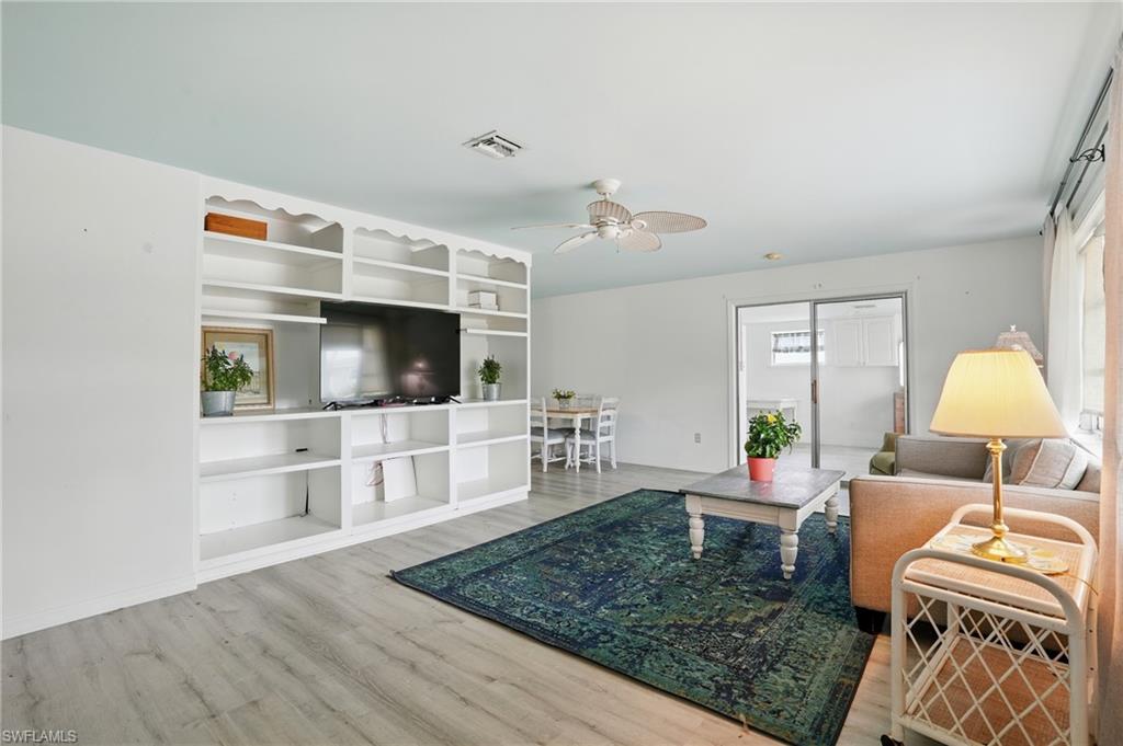 Living area f