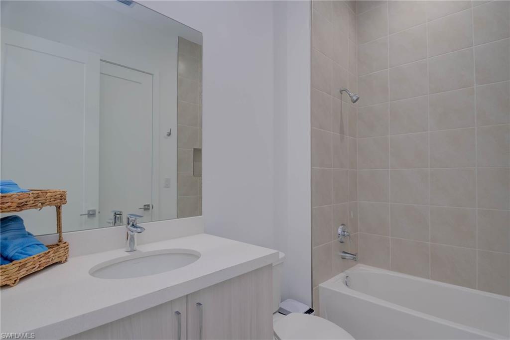Bathroom with vanity and washtub / shower combination