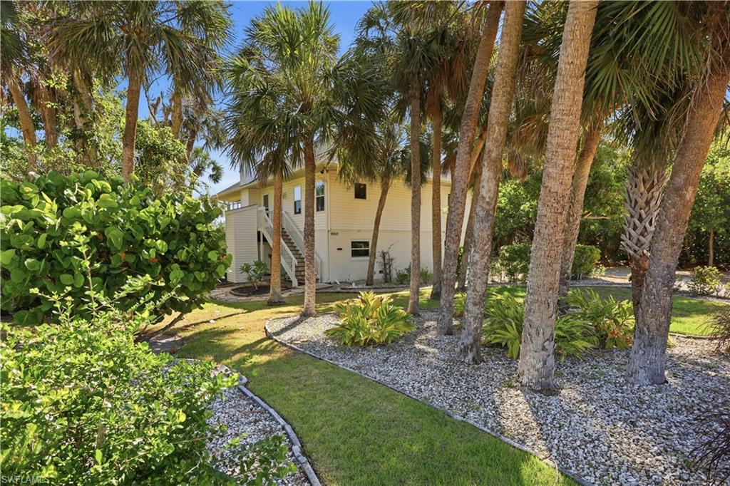 Lush landscaping!