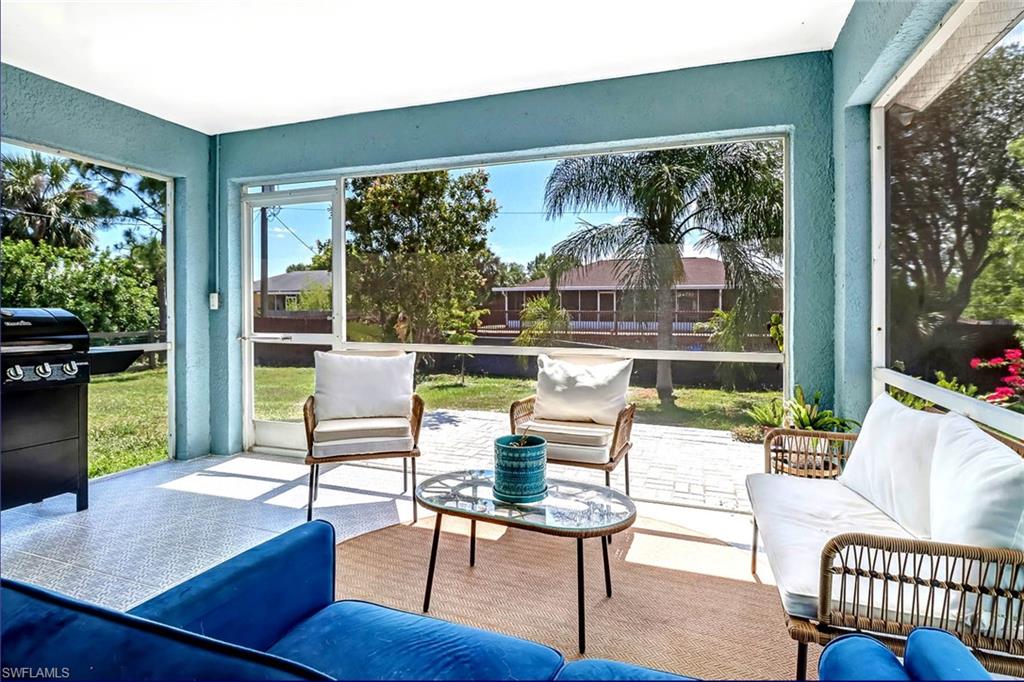 Sunroom / solarium with outdoor lounge area