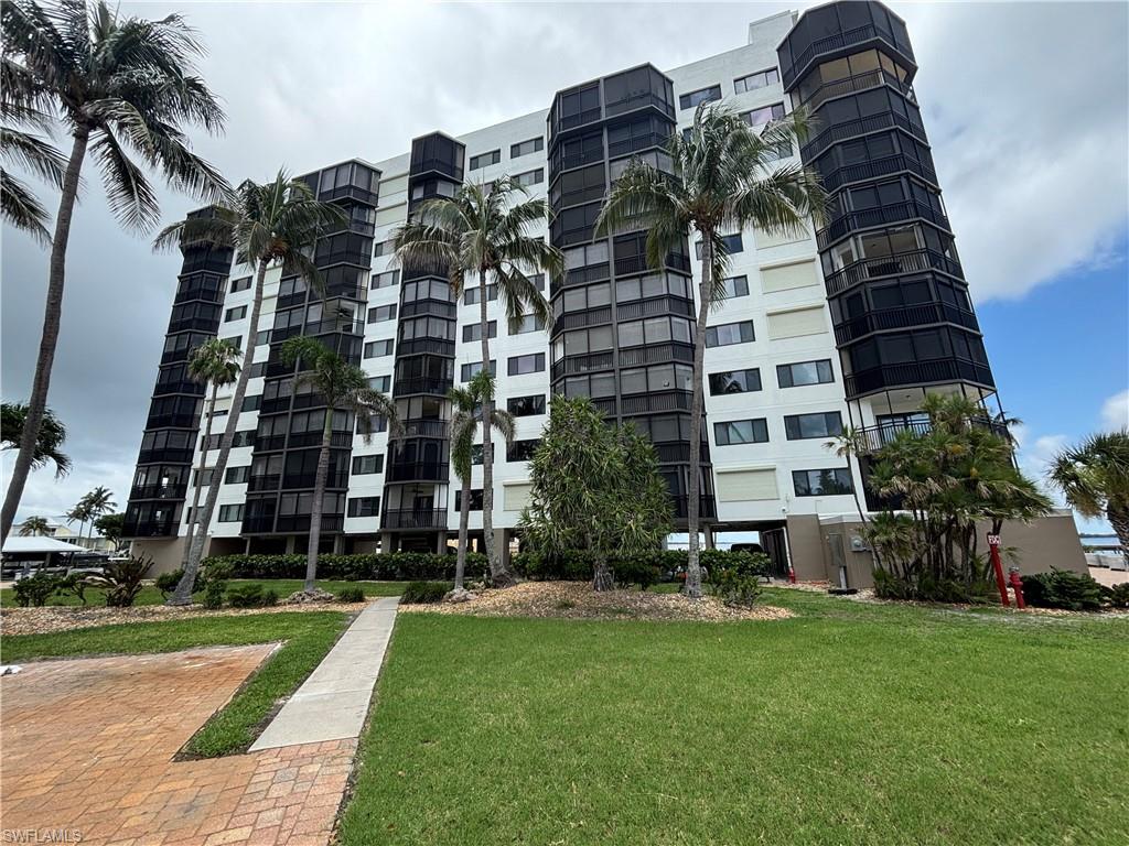 View of apartment building / complex