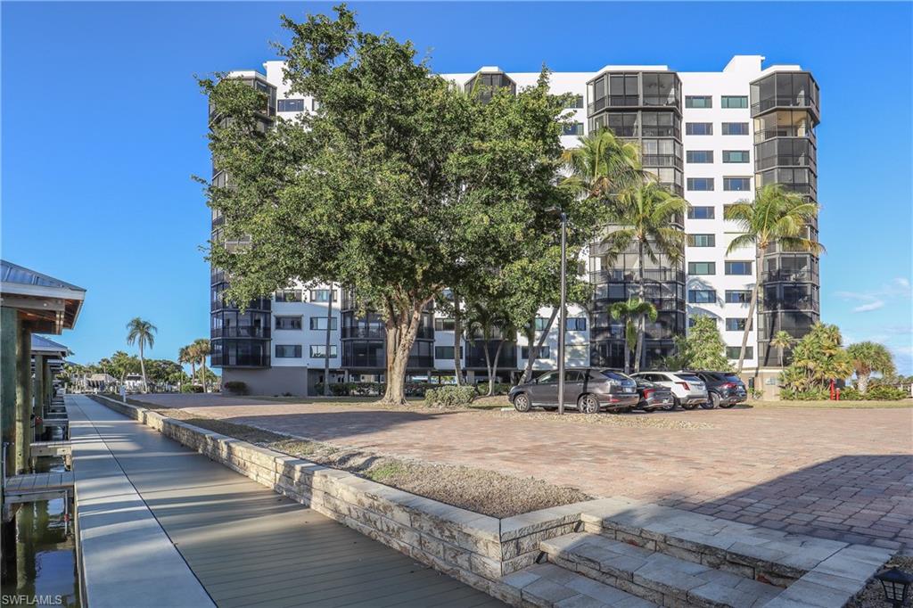 Harbour Pointe north building