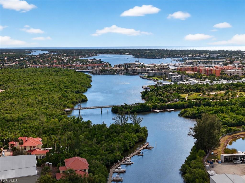 Boating, Naples Bay & Downtown Nearby