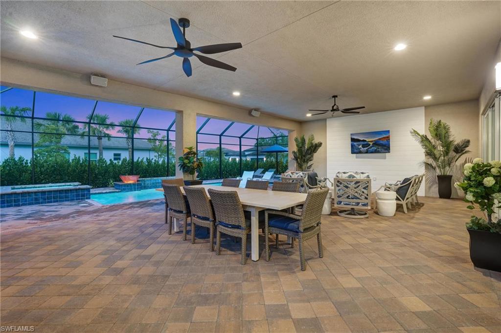 Swim, grill, eat, lounge and / or just relax in this ultra-Florida space.