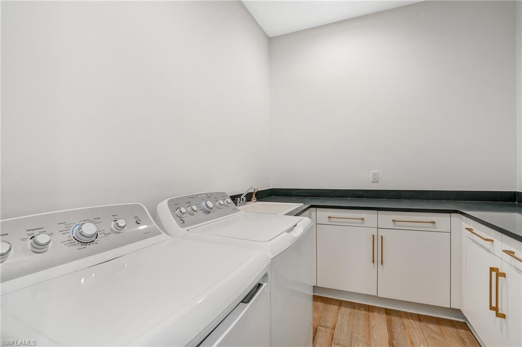 Spread it all out in this spacious laundry room