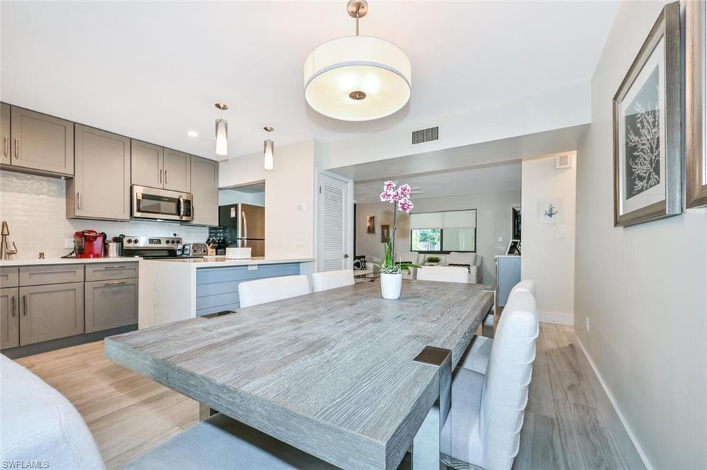 Dining in to kitchen-great entertaining!