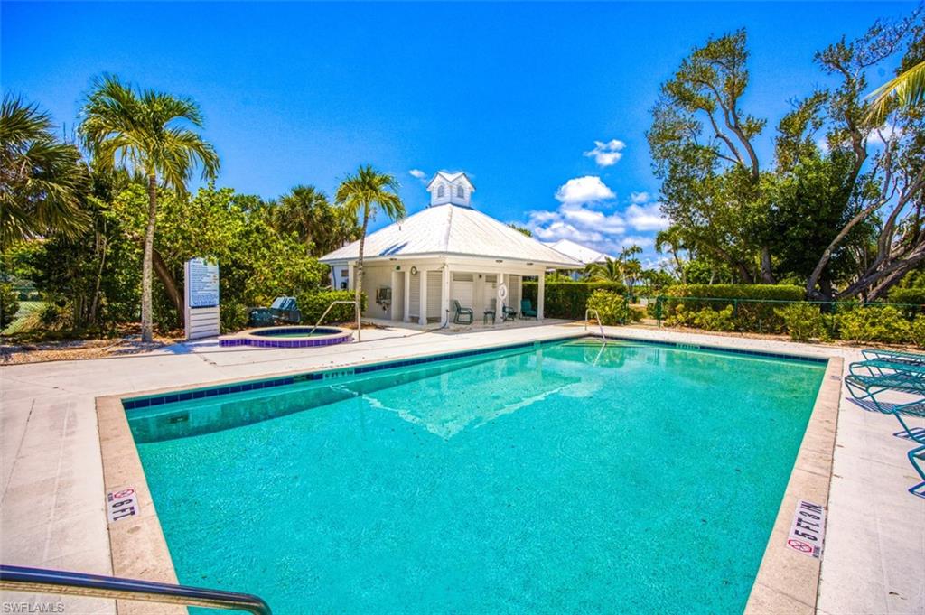Community Pool With Hot Tub & Bathrooms