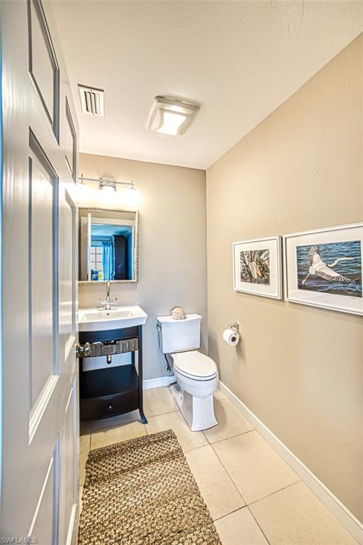 1/2 Bathroom Access From Den