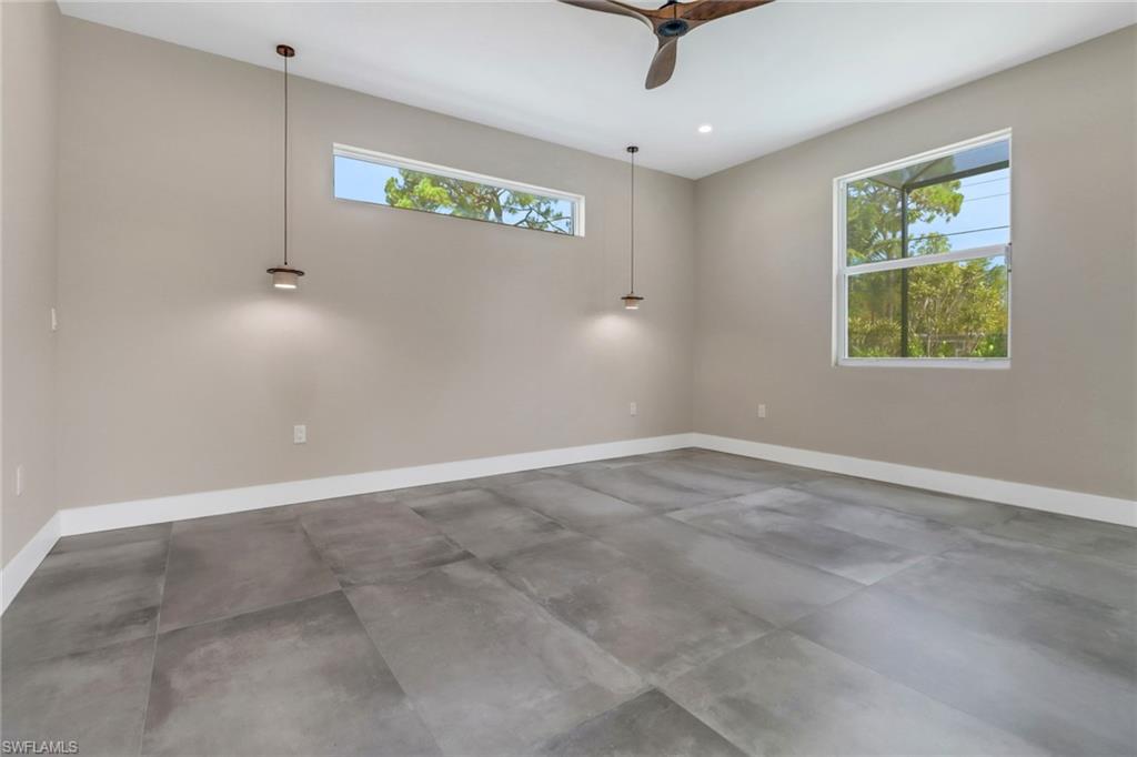 Empty room featuring ceiling fan, concrete flooring, and recessed lighting