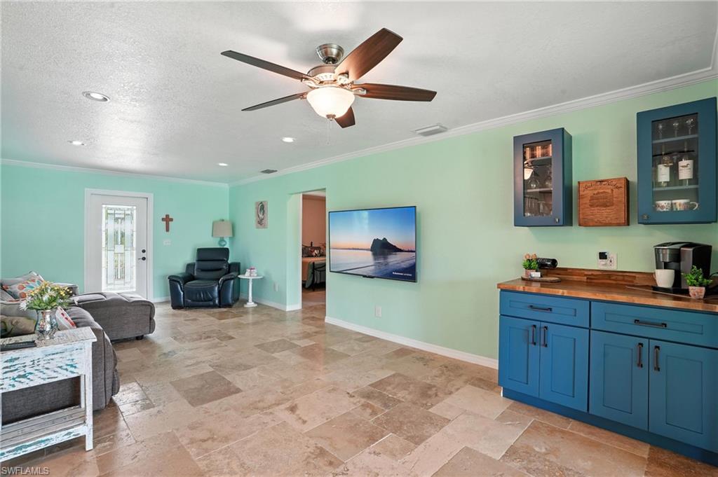 Ceiling Fan w/Bar Area