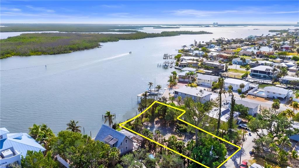 Easy Access out to the Gulf of America just a bit South.  Virtually Edited Property Lines