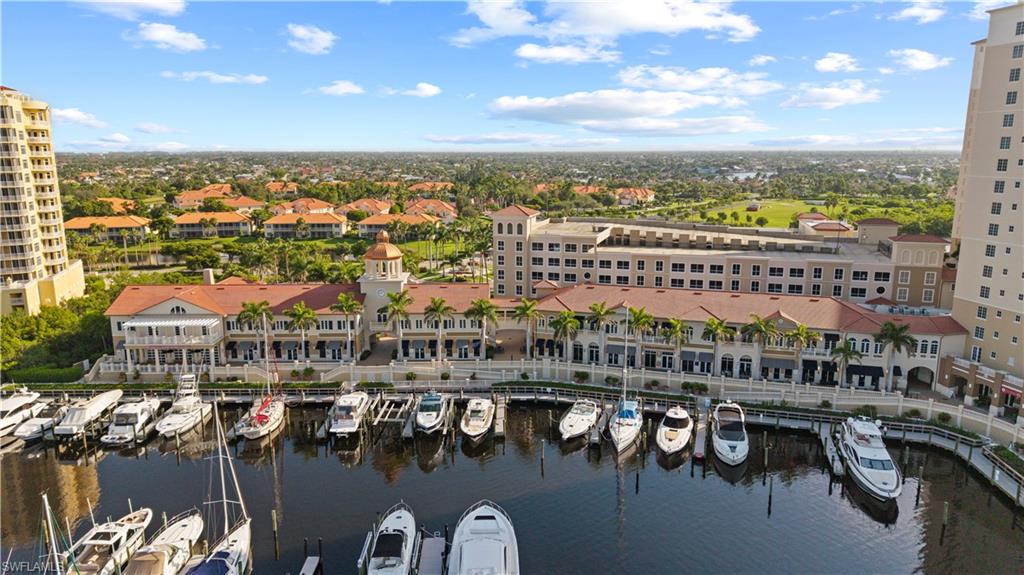 Wonderful Shopping and Dining right on property!!