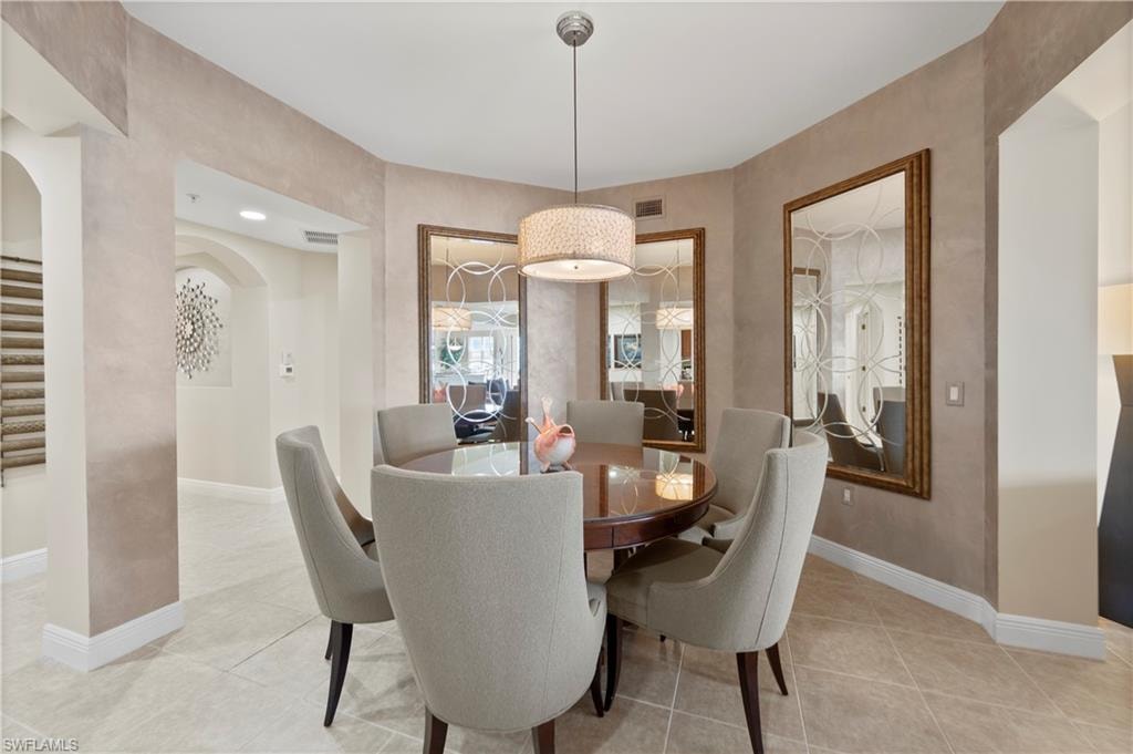 FORMAL DINING