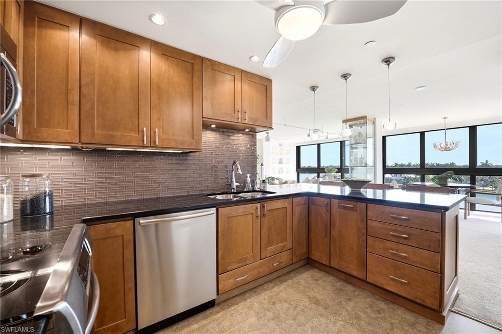 2400 Gulf Shore BLVD N 502 photo 18