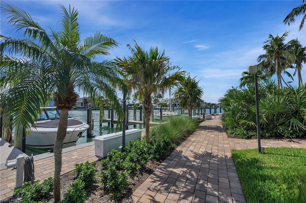 2400 Gulf Shore BLVD N 502 photo 37