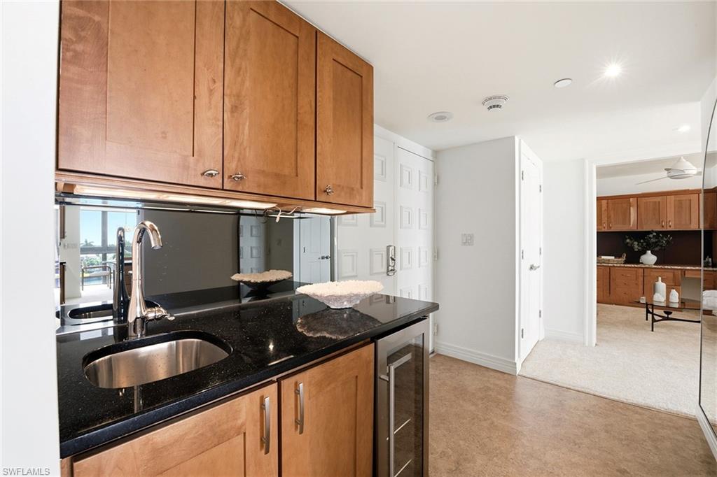 2400 Gulf Shore BLVD N 502 photo 19