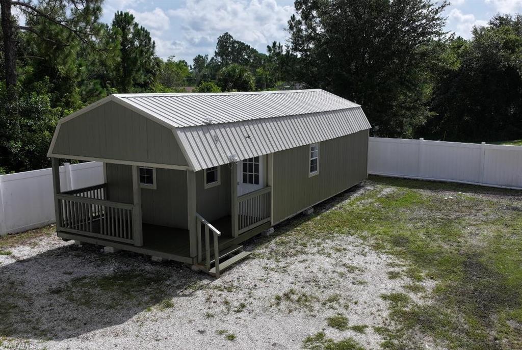 Permitted apartment with 2 bedrooms, 1 bathroom, kitchen and porch
