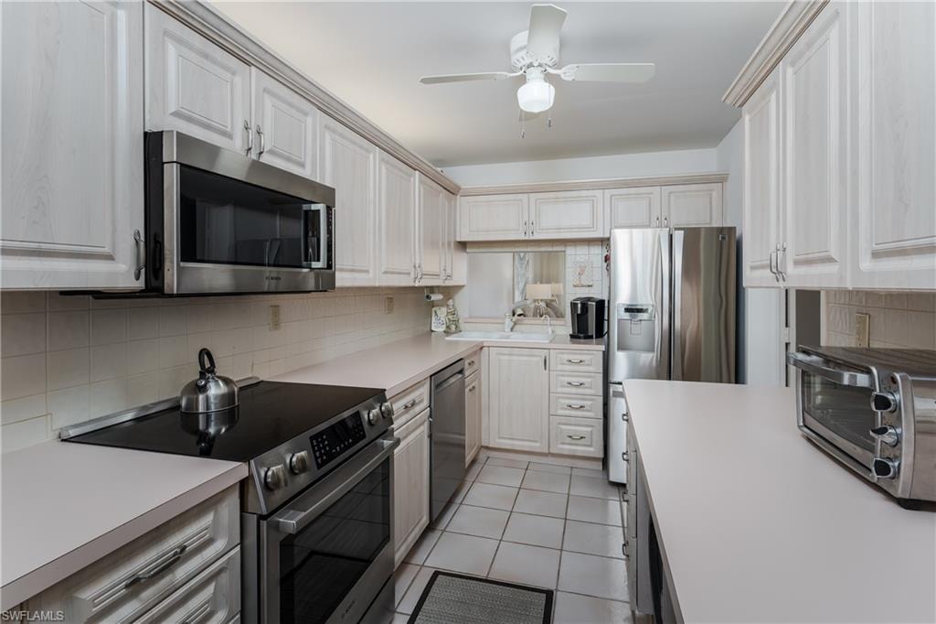 Kitchen with Bosch stainless steel range and microwave