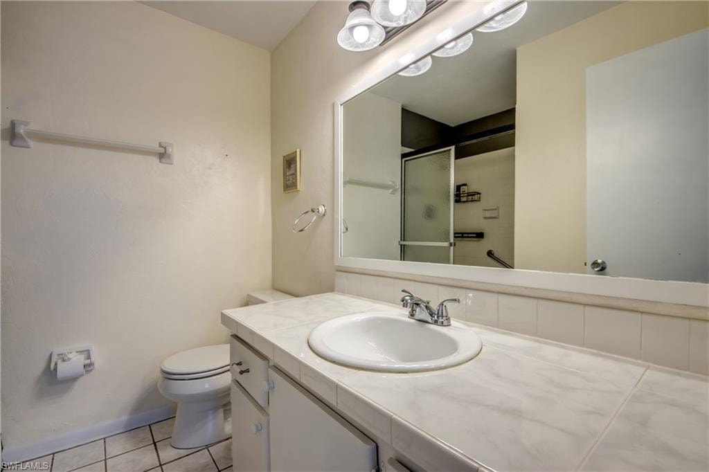 909 SE 46th LN 202 photo 23
