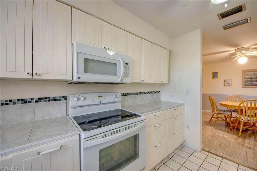 909 SE 46th LN 202 photo 17