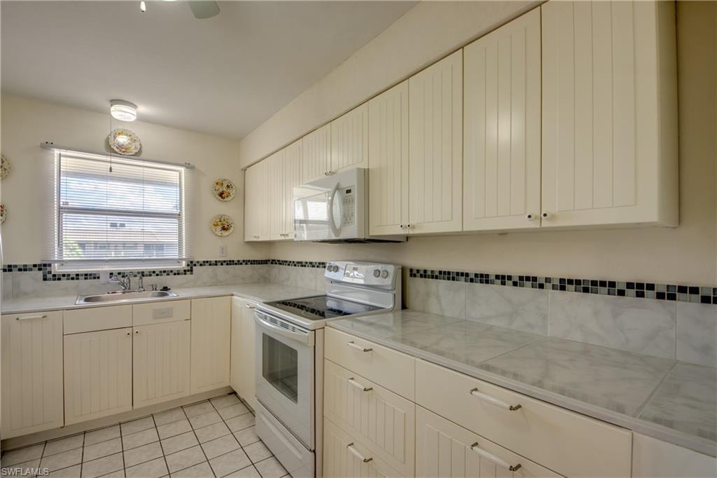 909 SE 46th LN 202 photo 16
