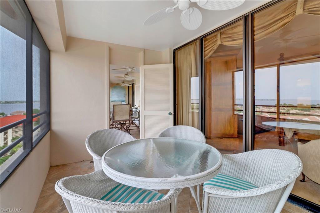Sunroom with ceiling fan
