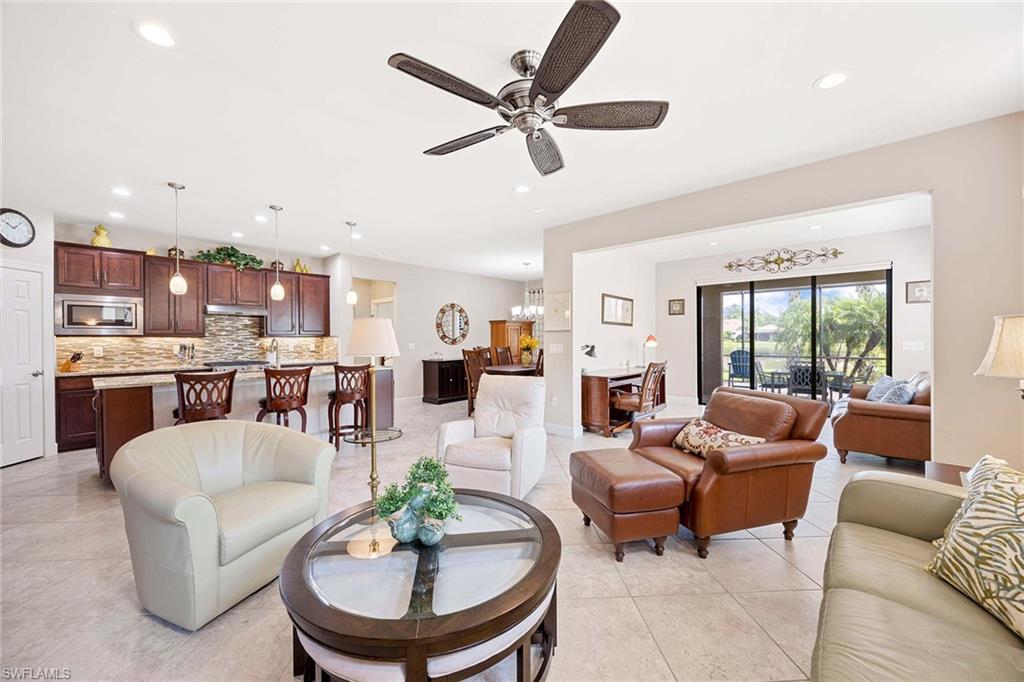 Spacious living area, new lighting, turnkey furnished