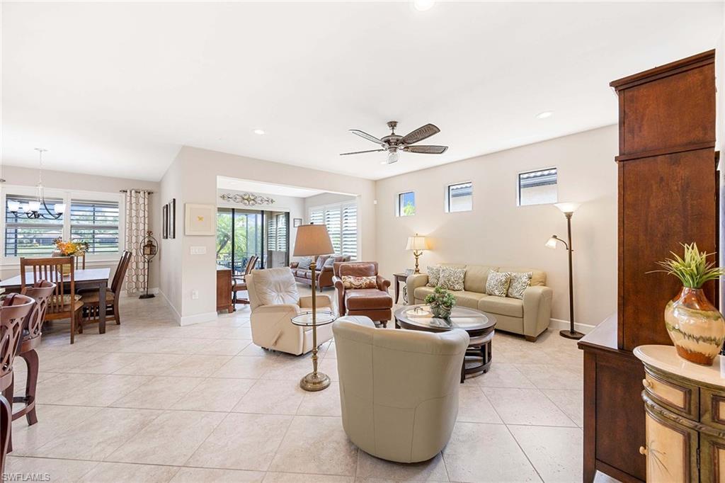 Open floor concept, kitchen-living-dining!