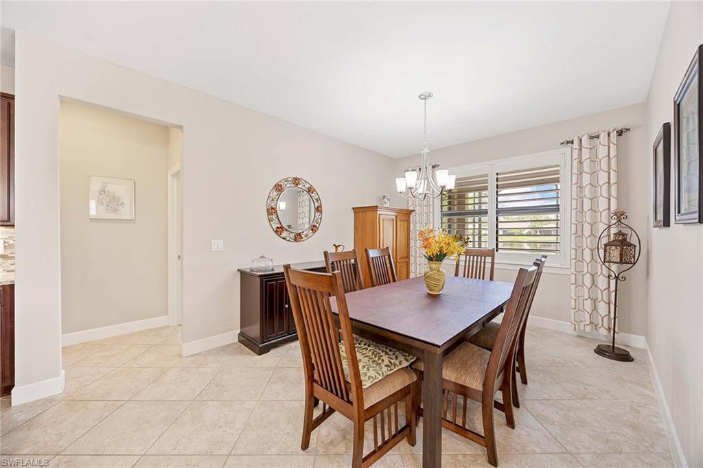 Dining area with a fantastic view of the lake!