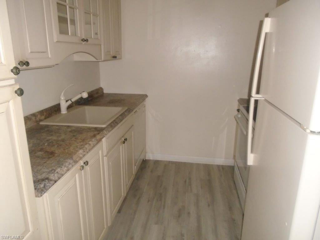 708 Victoria DR 206 photo 12